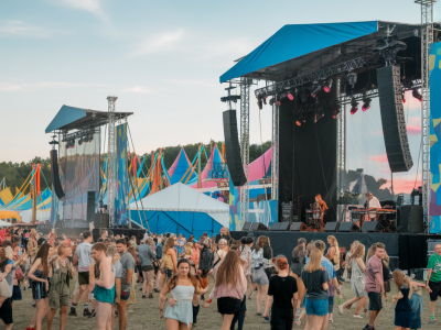 Comment préparer ses oreilles pour un festival de plusieurs jours sans finir cassé·e