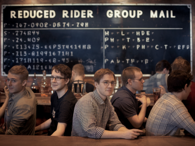 Comment convaincre un bar de programmer votre groupe: mail type, rider réduit et arguments qui marchent