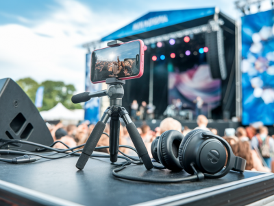 comment préparer vos oreilles et votre équipement pour enregistrer un live de festival avec un smartphone sans tout gâcher