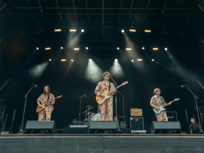 Comment repérer si un groupe indie mérite d'être signé: signes concrets à écouter